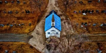 Ghost Towns: Economic Resurgence or Intentional Communities' Revival? - Cover Image